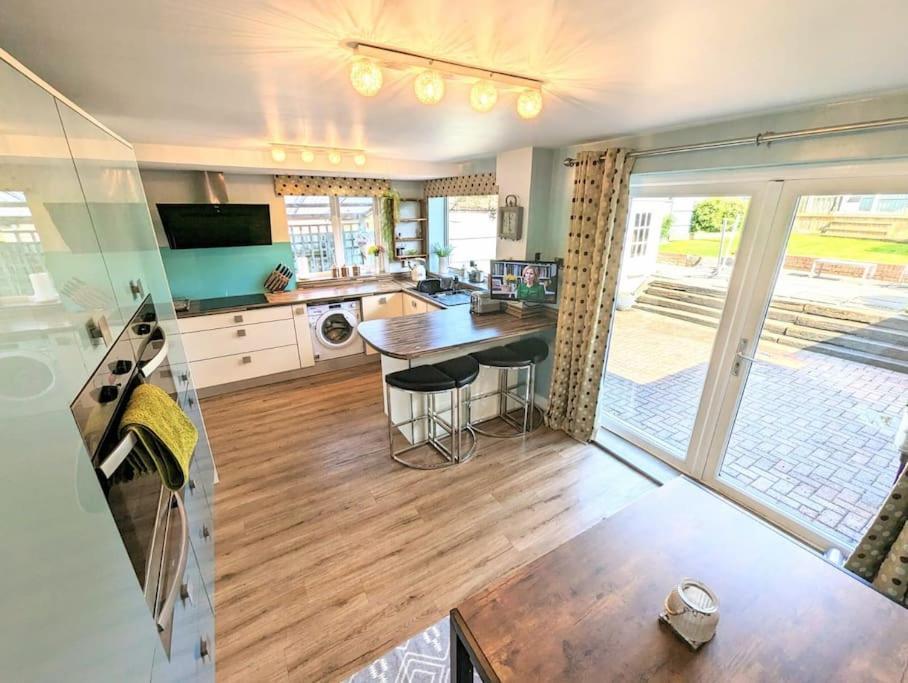 Spacious Lovely 3 Bed House In Nottingham Contractors Or Family Holiday home *