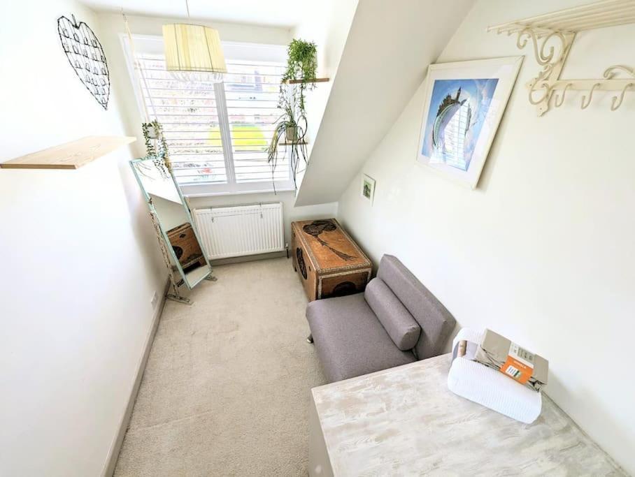 Spacious Lovely 3 Bed House In Nottingham Contractors Or Family Holiday home Keyworth