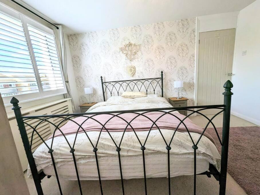 Holiday home Spacious Lovely 3 Bed House In Nottingham Contractors Or Family Keyworth