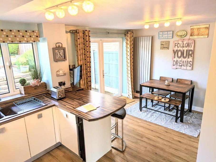 Spacious Lovely 3 Bed House In Nottingham Contractors Or Family * Keyworth